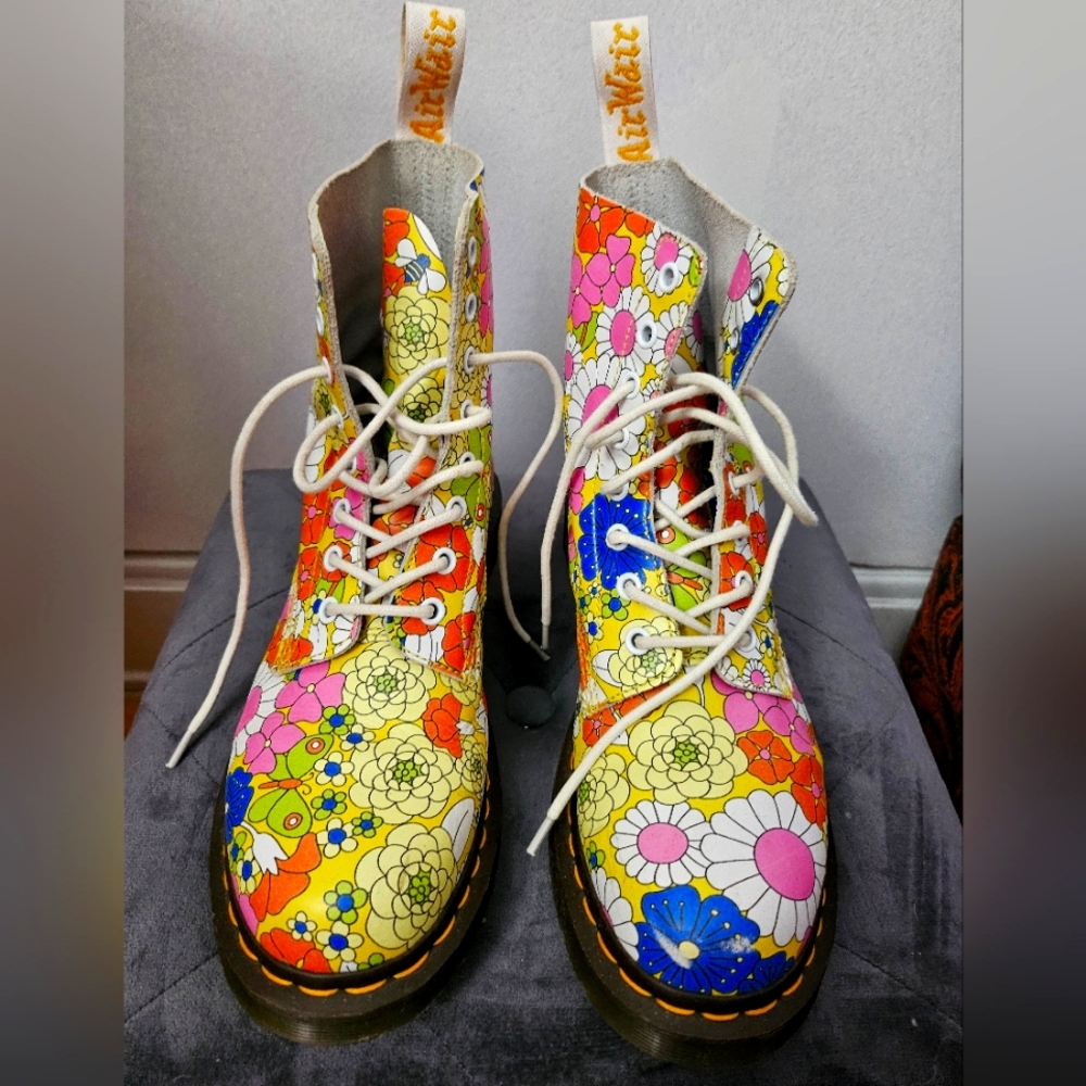 Vintage  90s Dr Martens 1460 Pascal Daisy Boots UK 7 US 9